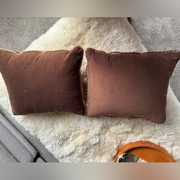 Louis Vuitton Canvas Pillows - Picture 4 of 4